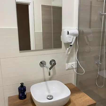 New Pont Guest house *